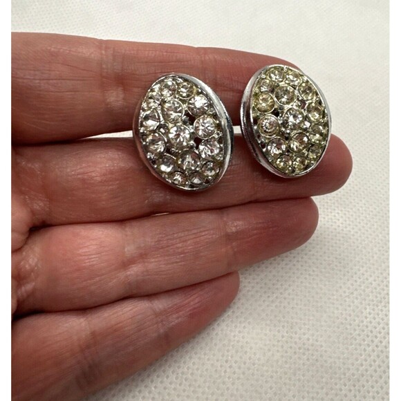 Vintage Clear Round Rhinestone‎ Silver Tone Oval Shape Screw Back Earrings Retro - Picture 2 of 7
